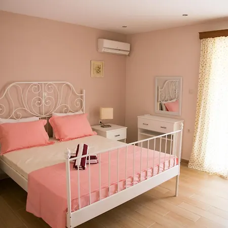 Marietina Apartment *